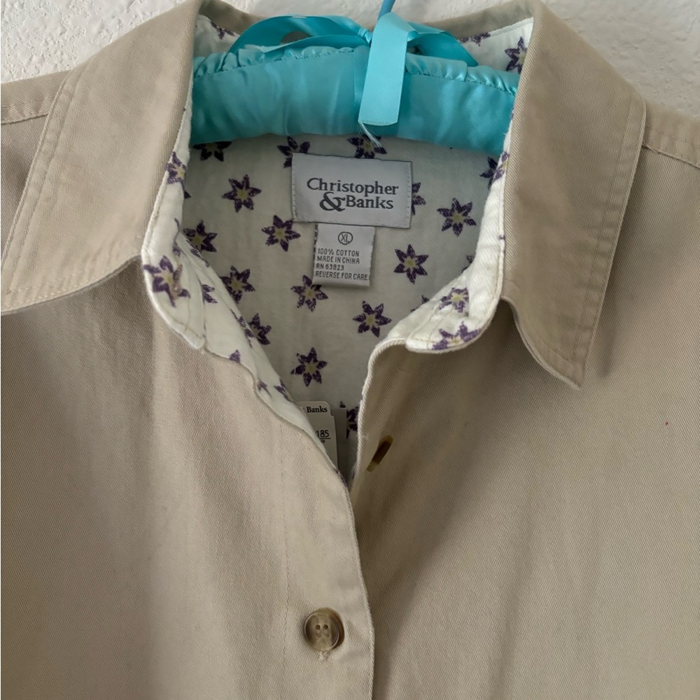 NWT Size XL Preppy Lined Khaki colored jacket. Tailored details for Fall weather